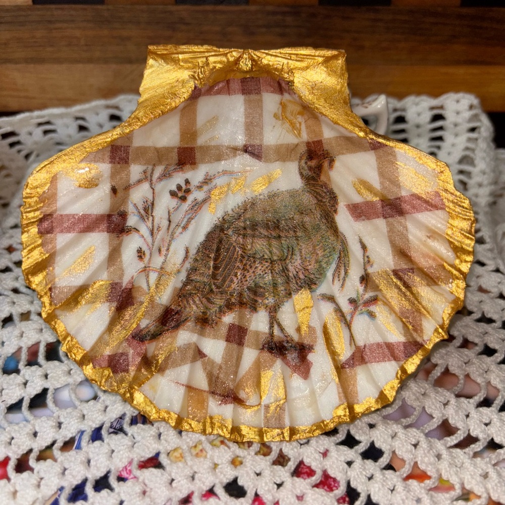 Hand crafted Decoupage Shell.